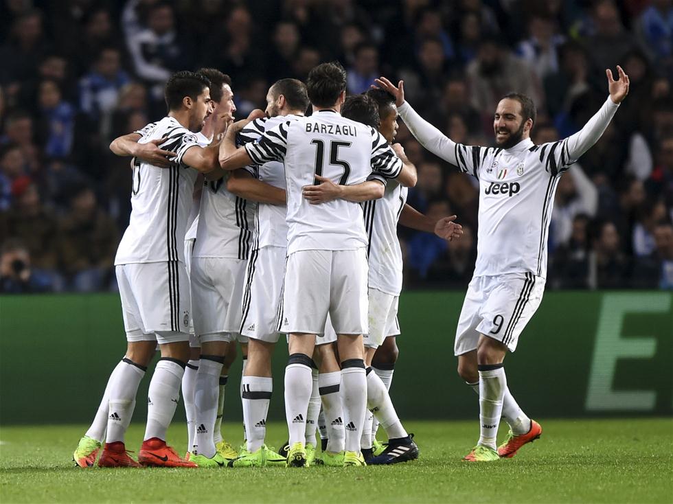 他回家了，回到了深爱的巴塞罗那（他归来，重返挚爱的巴塞罗那）