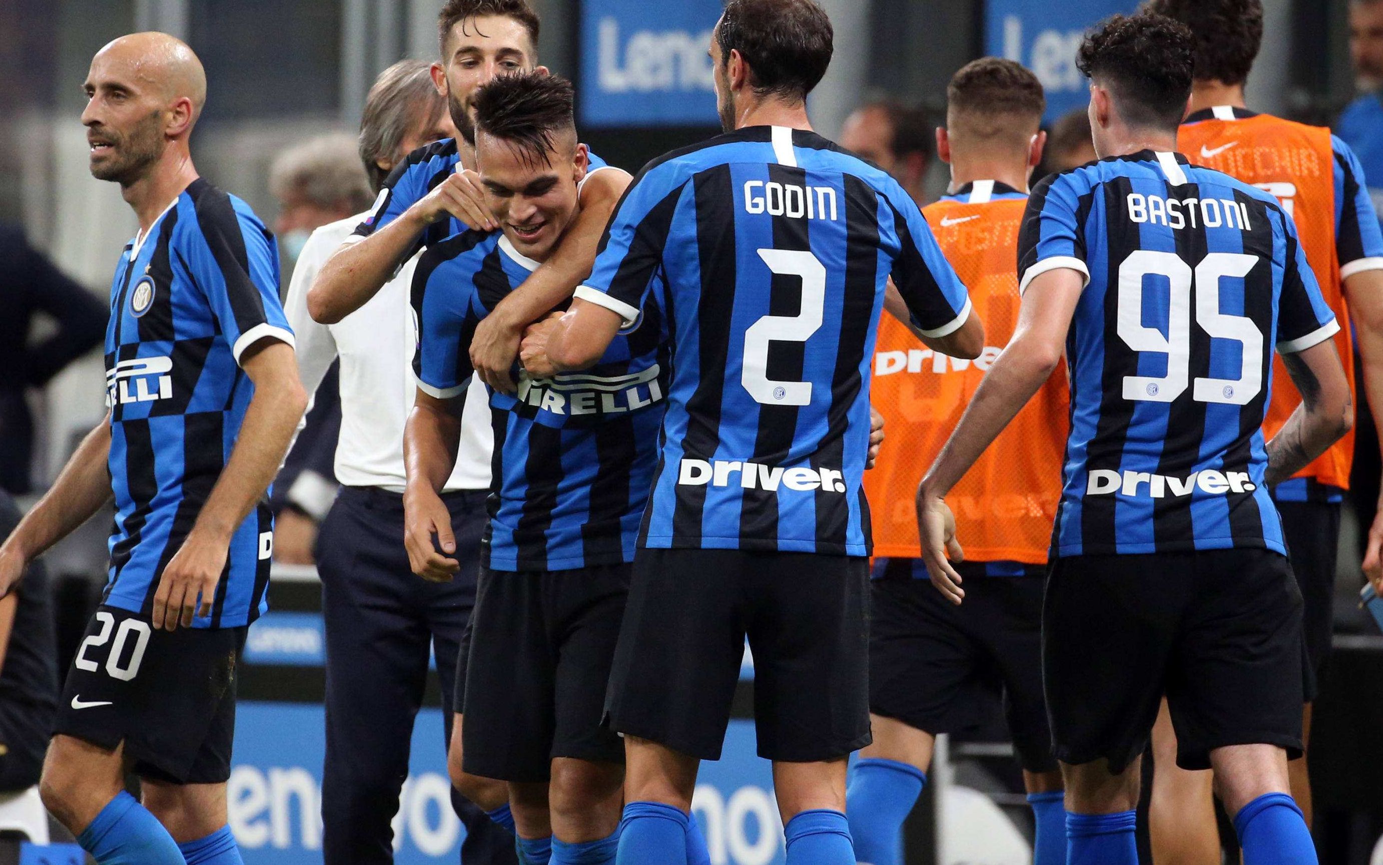 一齐登场！齐达内中国风亮相FC嘉年华，传奇卡重磅揭晓！（齐达内以中国风现身FC嘉年华，传奇卡震撼发布！）