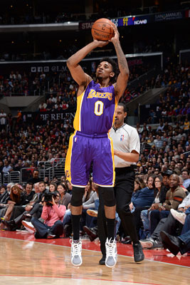 创造历史！弗拉格成为NBA历史上单场助攻上双最年轻的球员（刷新纪录！弗拉格成NBA最年轻的单场助攻上双球员）