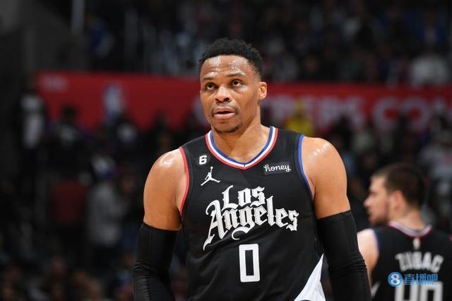 哈登节奏变化让防守崩溃（哈登变速节奏击溃防线）