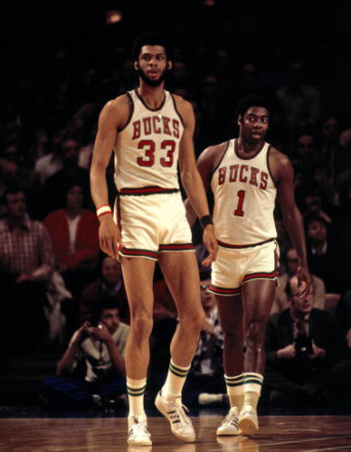 女子篮球联赛赛季精彩进球回顾（女篮联赛本季高光进球盘点）