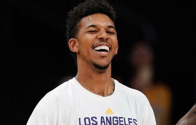 加斯佩里尼率队五次欧联杯赛季首战均获胜，且每次至少打进2球（加斯佩里尼执教球队欧联杯赛季揭幕战五战全胜，场场至少攻入2球）