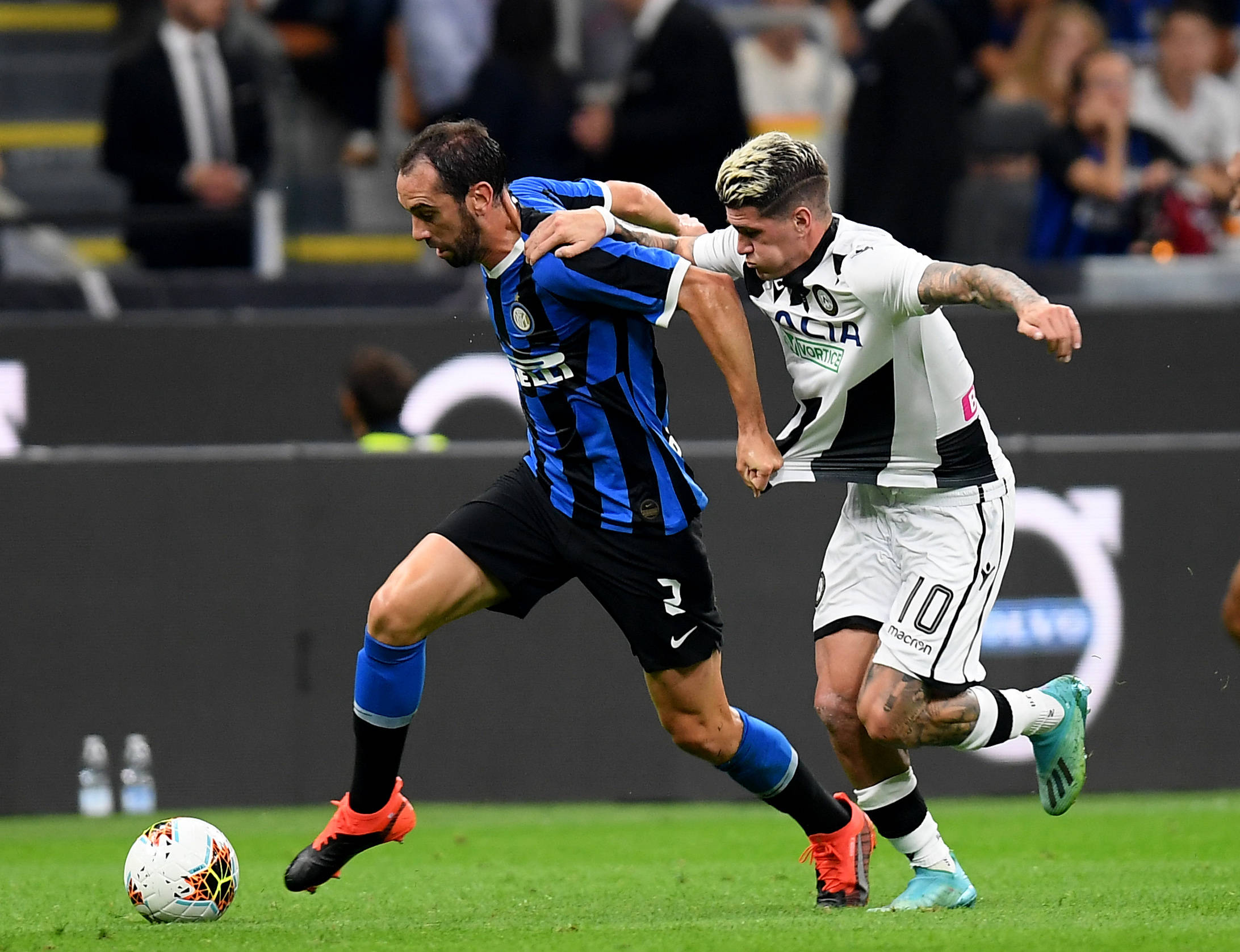 帕尔马队长：我们必须通过团队协作，共同限制莱奥的发挥（帕尔马队长：靠整体合力压制莱奥的发挥）