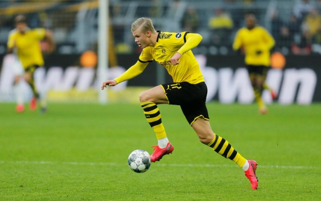 FC26美丽足球：维蒂尼亚、德容领衔，金外脚背夸雷斯马在列（FC26华丽足球：维蒂尼亚携德容压阵，金外脚背夸雷斯马上榜）