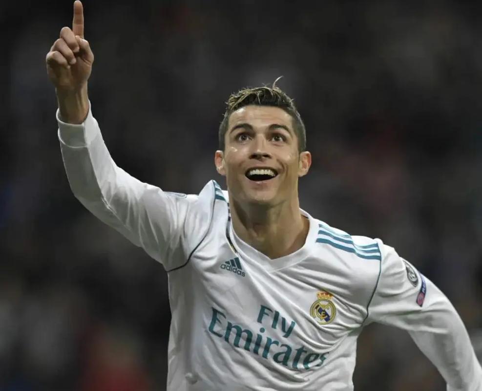 姆巴佩西甲第15轮狂轰3球，助皇马3-0胜毕巴，状态惊人，成为当世足坛第一人。（西甲第15轮，姆巴佩帽子戏法助皇马3-0毕巴，状态惊艳，直指当今足坛第一人）