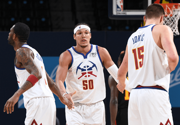 我晒干了沉默！河南后卫周缘德晒与网红田一名合影（打破沉默！河南后卫周缘德晒与网红田一名合影）