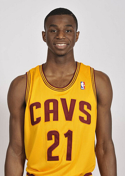 与皇马一役59916人入场观赛，创利物浦队史欧战主场新高（对阵皇马之战59916人到场，刷新利物浦欧战主场观赛纪录）