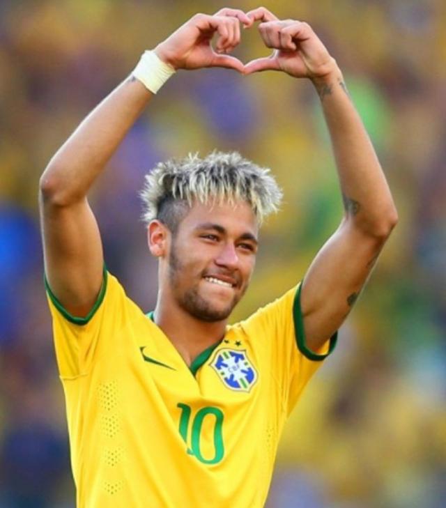 0-1！英意豪门欧冠巅峰对决：7亿战舰连伤两员大将 88分钟惨遭绝杀（0-1！英意豪门欧冠巅峰战：7亿舰队伤退两将，第88分钟吞绝杀）