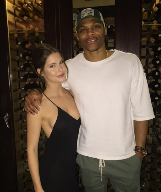 阿斯：伯纳乌本赛季收入将超4亿欧元，力助皇马大幅增收（阿斯：伯纳乌本季营收预计突破4亿欧元，助皇马收入大幅增长）