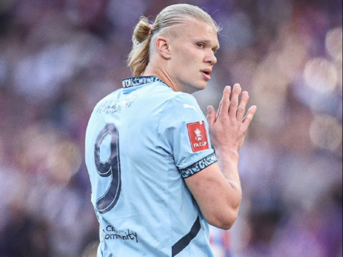 迪乌夫：过去我从没踢过右路，但只要能帮助球队我都愿意去做（迪乌夫：右路经验为零，但若有助球队我愿意上阵）